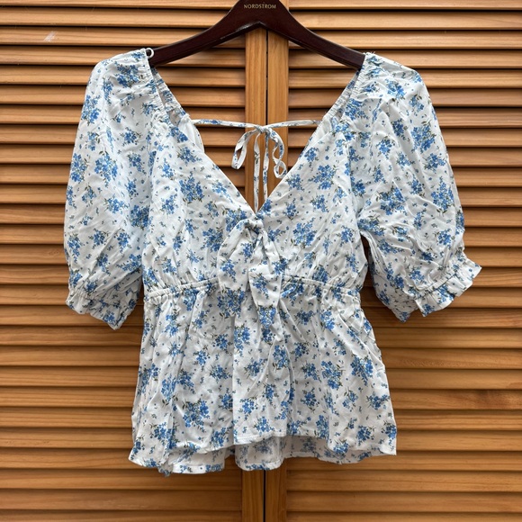 NWT Francesca’s Floral Blouse size medium - Picture 1 of 5